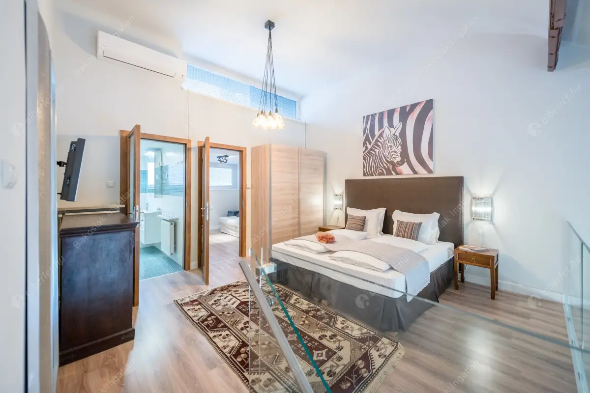 Kiadó albérlet 660000 Ft/hó áron: Budapest, I. kerület  Szentháromság utca. Mérete: 78 nm, 3 szobás | Alberlet.hu - 6337137