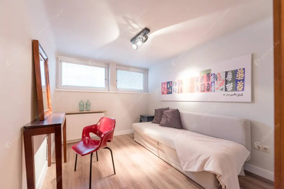 Kiadó albérlet 660000 Ft/hó áron: Budapest, I. kerület  Szentháromság utca. Mérete: 78 nm, 3 szobás | Alberlet.hu - 6337138