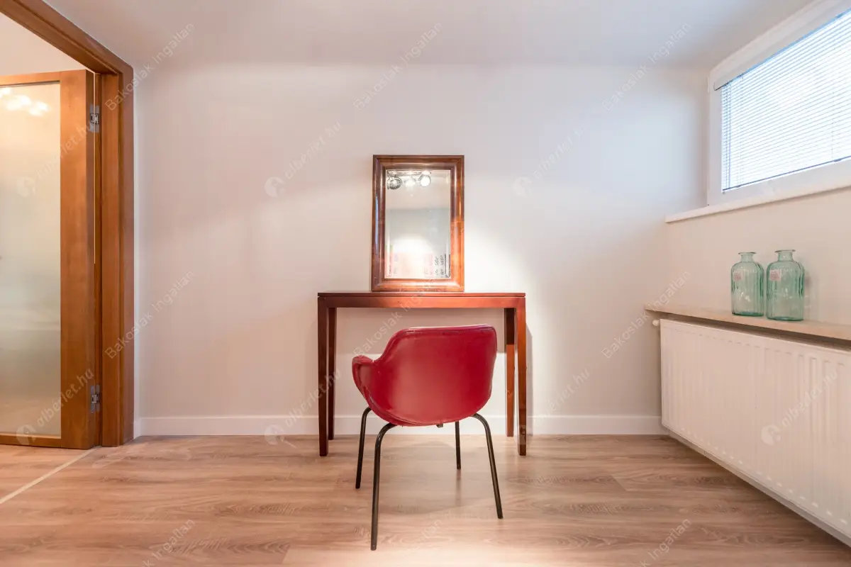 Kiadó albérlet 660000 Ft/hó áron: Budapest, I. kerület  Szentháromság utca. Mérete: 78 nm, 3 szobás | Alberlet.hu - 6337139