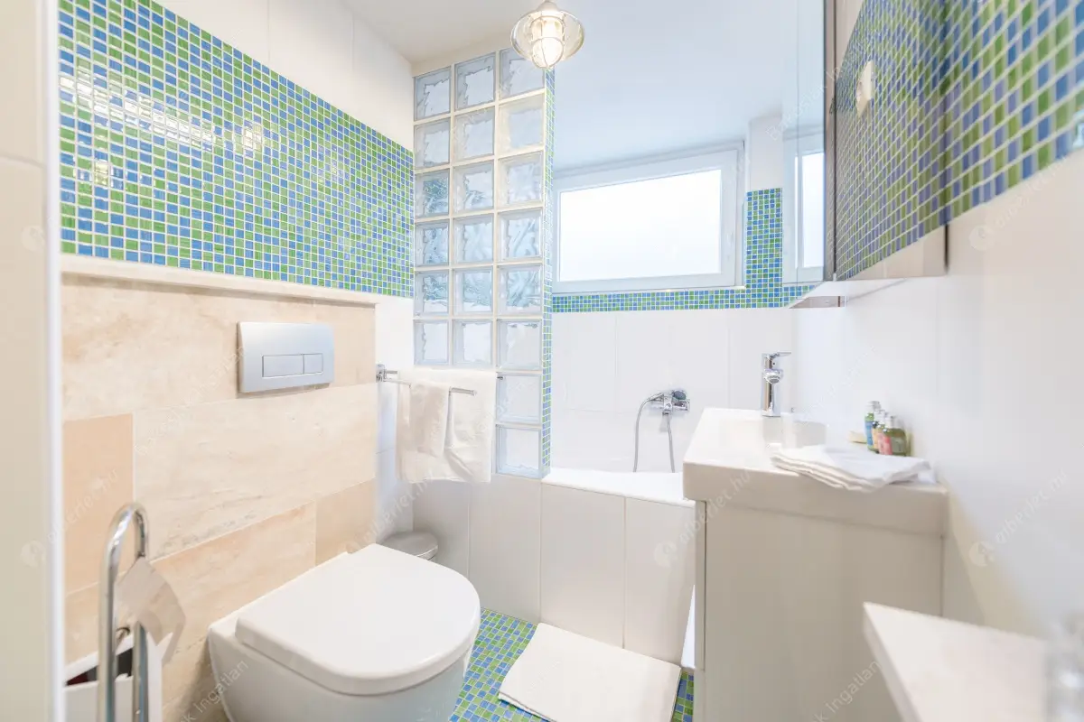 Kiadó albérlet 660000 Ft/hó áron: Budapest, I. kerület  Szentháromság utca. Mérete: 78 nm, 3 szobás | Alberlet.hu - 6337140