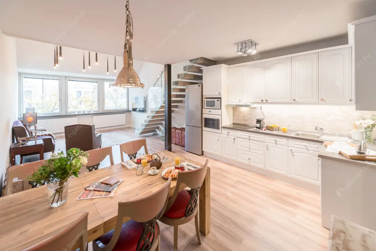 Kiadó albérlet 660000 Ft/hó áron: Budapest, I. kerület  Szentháromság utca. Mérete: 78 nm, 3 szobás | Alberlet.hu - 6337143