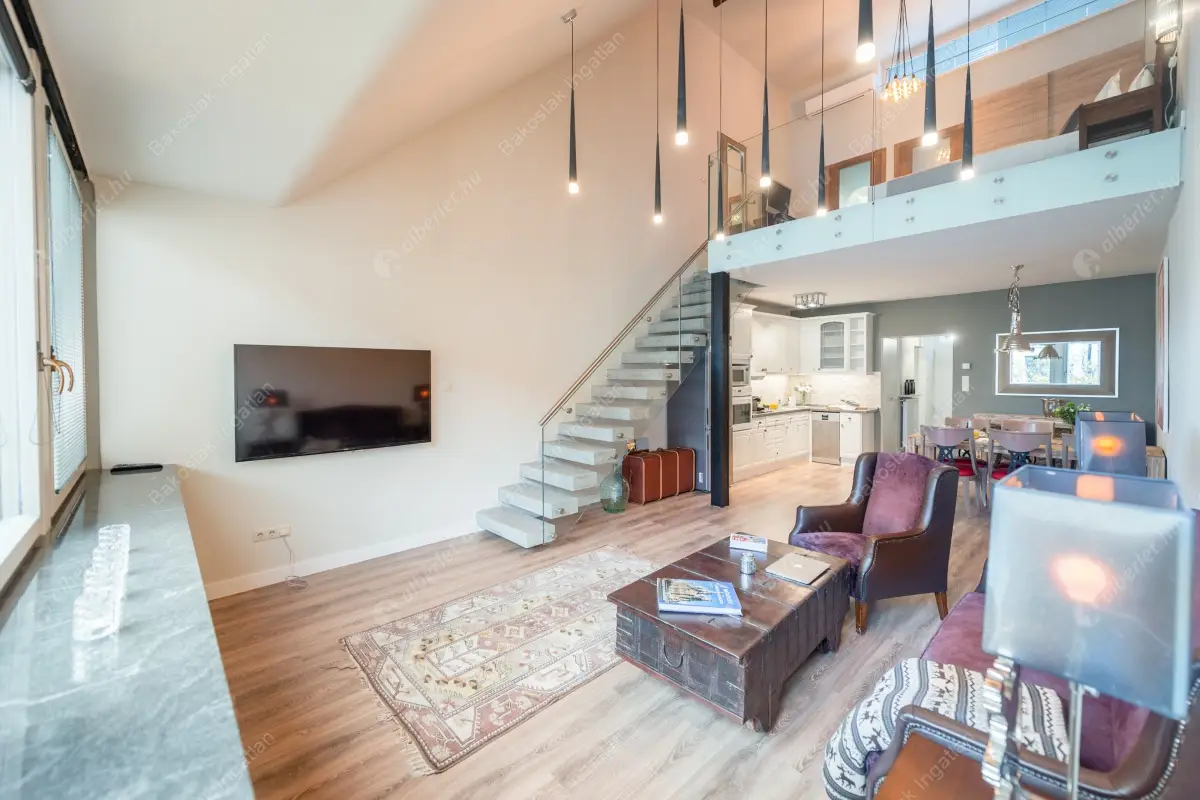 Kiadó albérlet 660000 Ft/hó áron: Budapest, I. kerület  Szentháromság utca. Mérete: 78 nm, 3 szobás | Alberlet.hu - 6337145