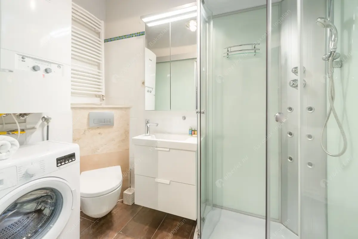 Kiadó albérlet 660000 Ft/hó áron: Budapest, I. kerület  Szentháromság utca. Mérete: 78 nm, 3 szobás | Alberlet.hu - 6337147