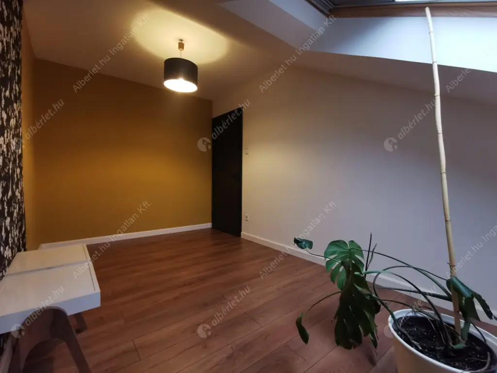Kiadó albérlet 600000 Ft/hó áron: Budapest, I. kerület  Toldy Ferenc utca. Mérete: 105 nm, 5 szobás | Alberlet.hu - 6572990