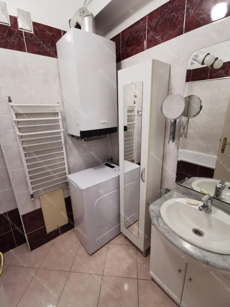 Kiadó albérlet 295000 Ft/hó áron: Budapest, I. kerület  Toldy Ferenc utca. Mérete: 72 nm, 2 szobás | Alberlet.hu - 6703737