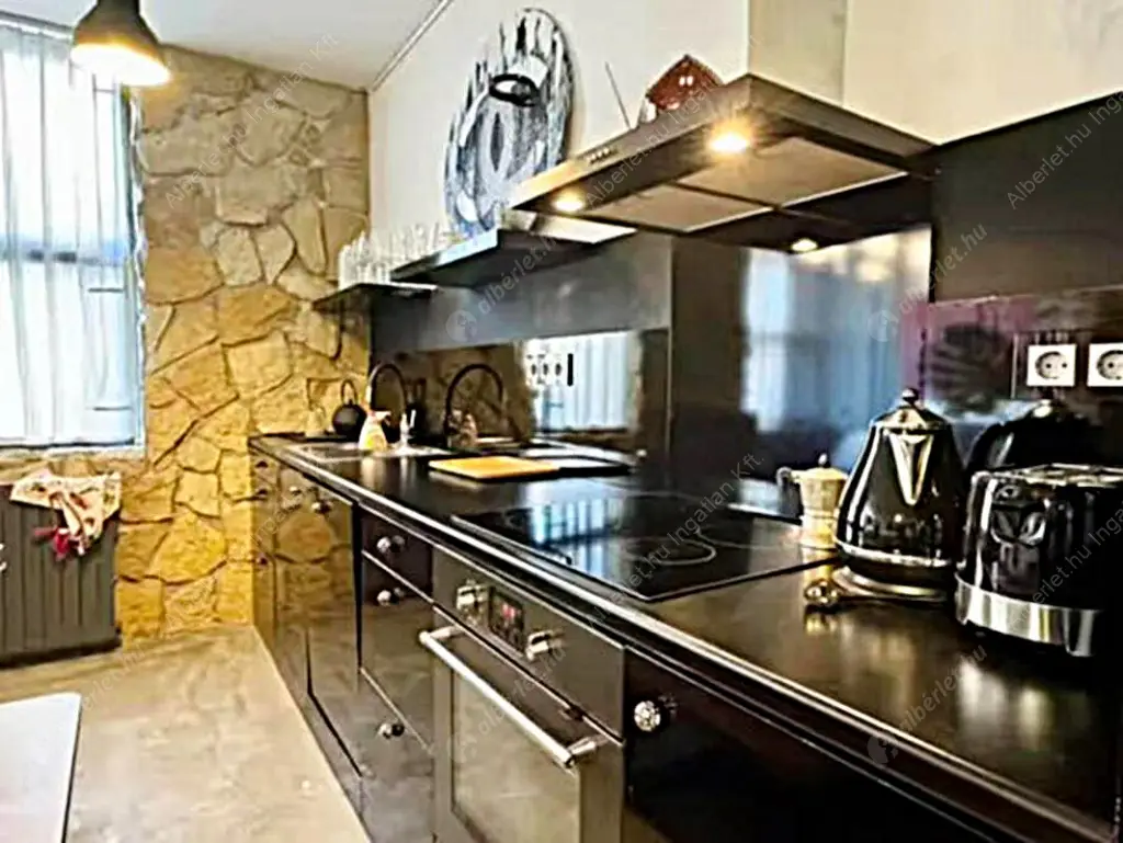 Kiadó albérlet 500000 Ft/hó áron: Budapest, I. kerület  Toldy Ferenc utca. Mérete: 84 nm, 3 szobás | Alberlet.hu - 6551953