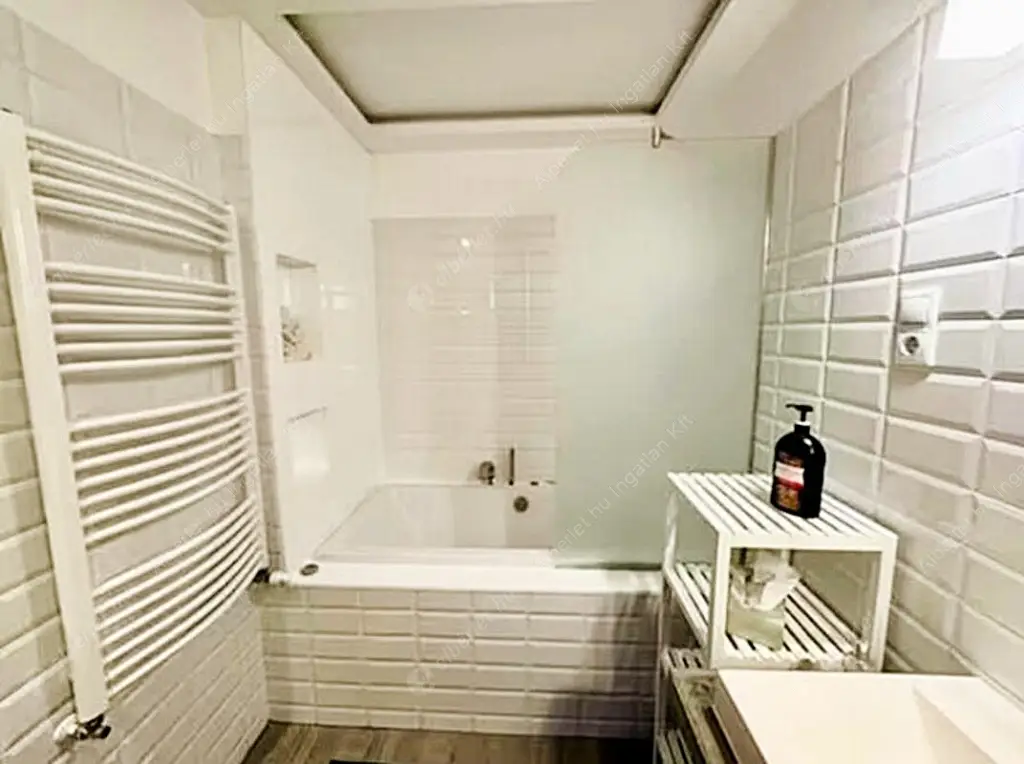 Kiadó albérlet 500000 Ft/hó áron: Budapest, I. kerület  Toldy Ferenc utca. Mérete: 84 nm, 3 szobás | Alberlet.hu - 6551960