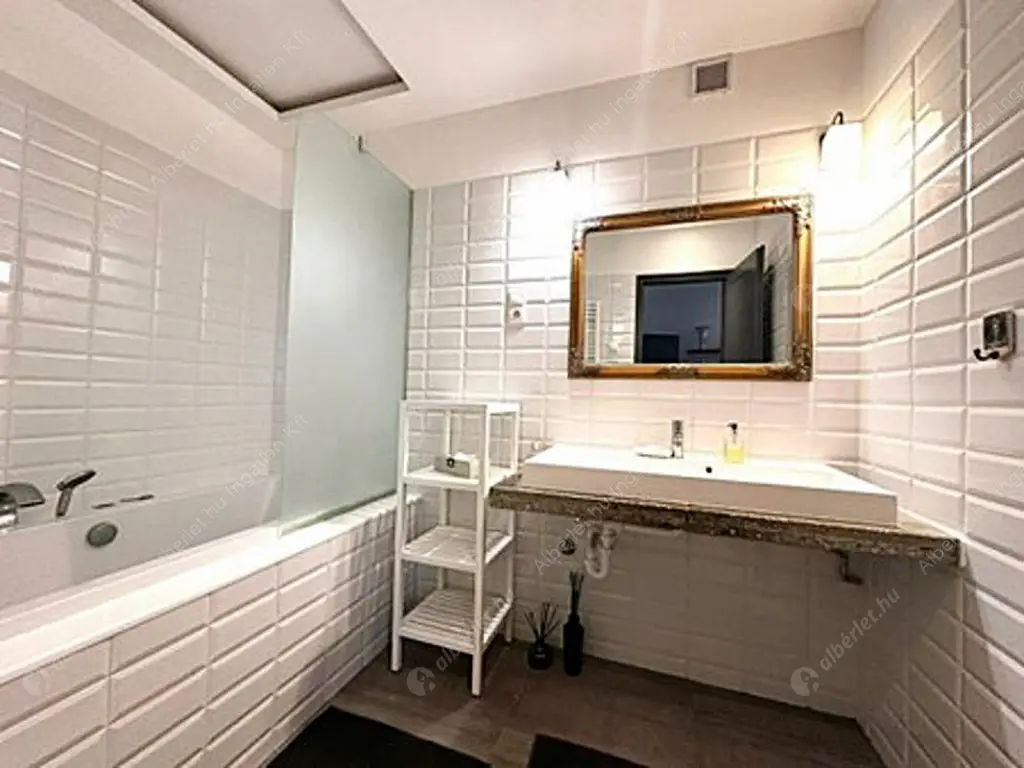 Kiadó albérlet 500000 Ft/hó áron: Budapest, I. kerület  Toldy Ferenc utca. Mérete: 84 nm, 3 szobás | Alberlet.hu - 6551961