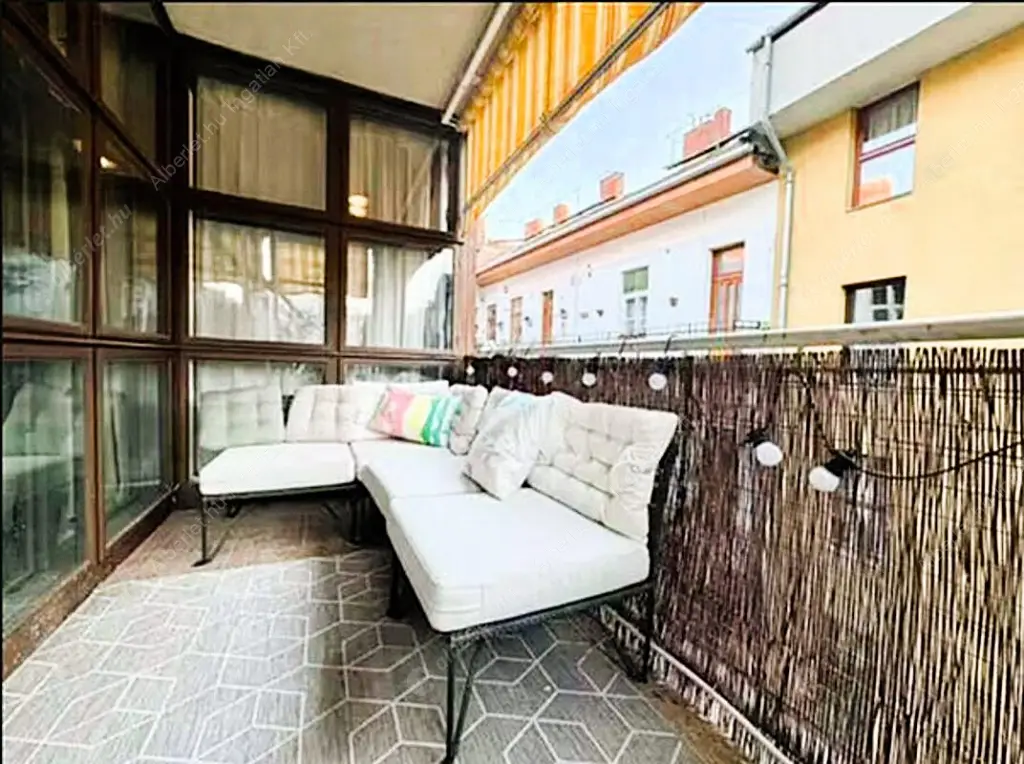 Kiadó albérlet 500000 Ft/hó áron: Budapest, I. kerület  Toldy Ferenc utca. Mérete: 84 nm, 3 szobás | Alberlet.hu - 6551965