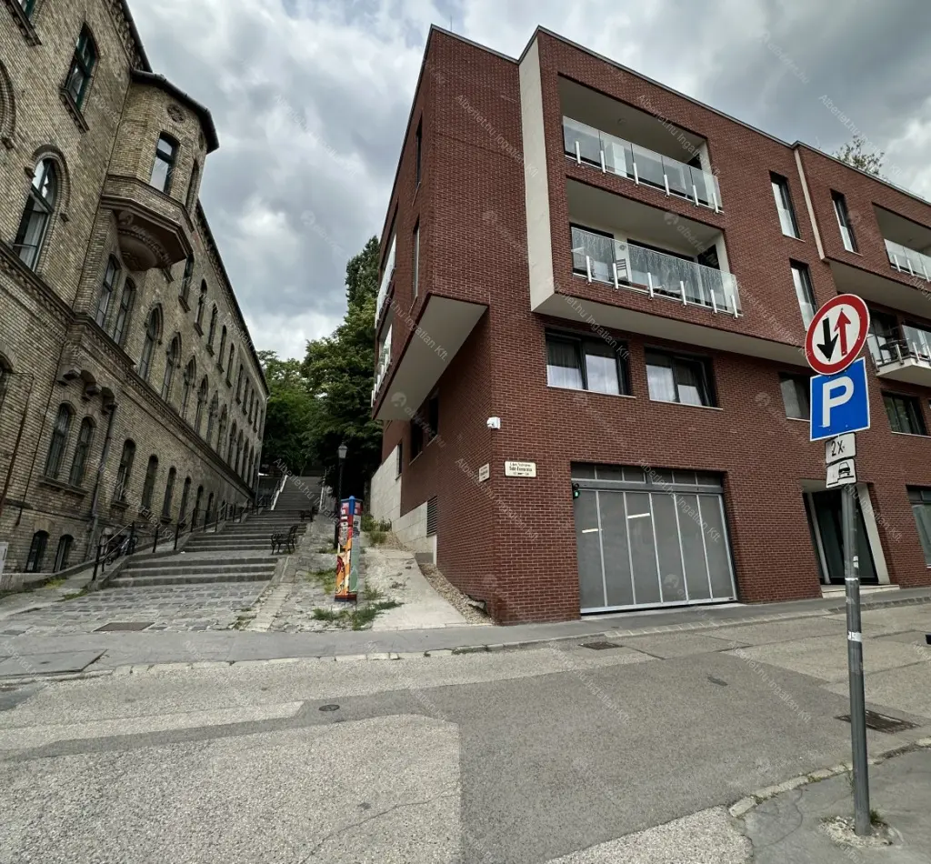 Kiadó albérlet 960000 Ft/hó áron: Budapest, I. kerület  Toldy Ferenc utca. Mérete: 94 nm, 3 szobás | Alberlet.hu - 6740471