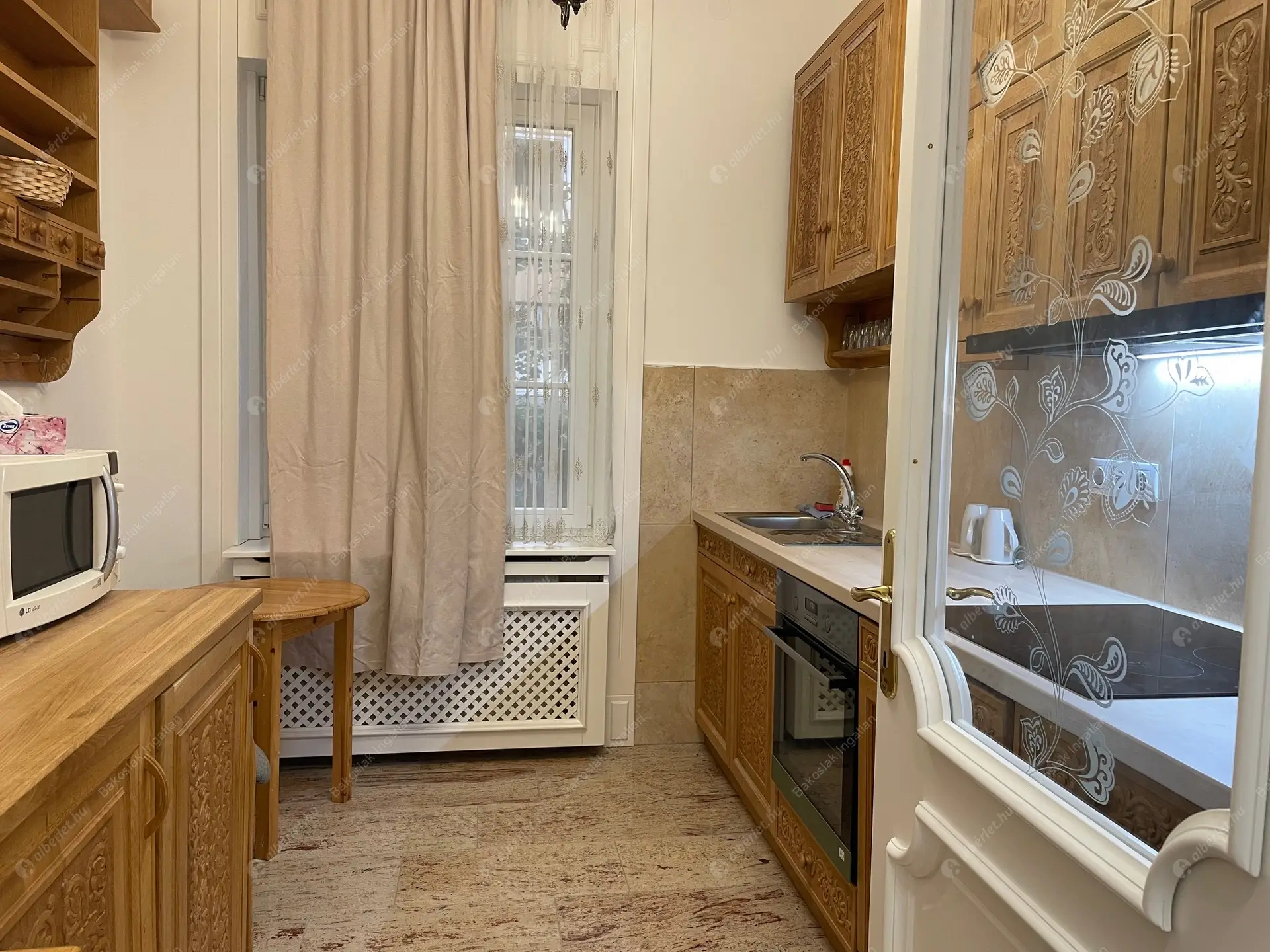 Kiadó albérlet 1446000 Ft/hó áron: Budapest, I. kerület  Tóth Árpád sétány. Mérete: 135 nm, 4 szobás | Alberlet.hu - 6533147