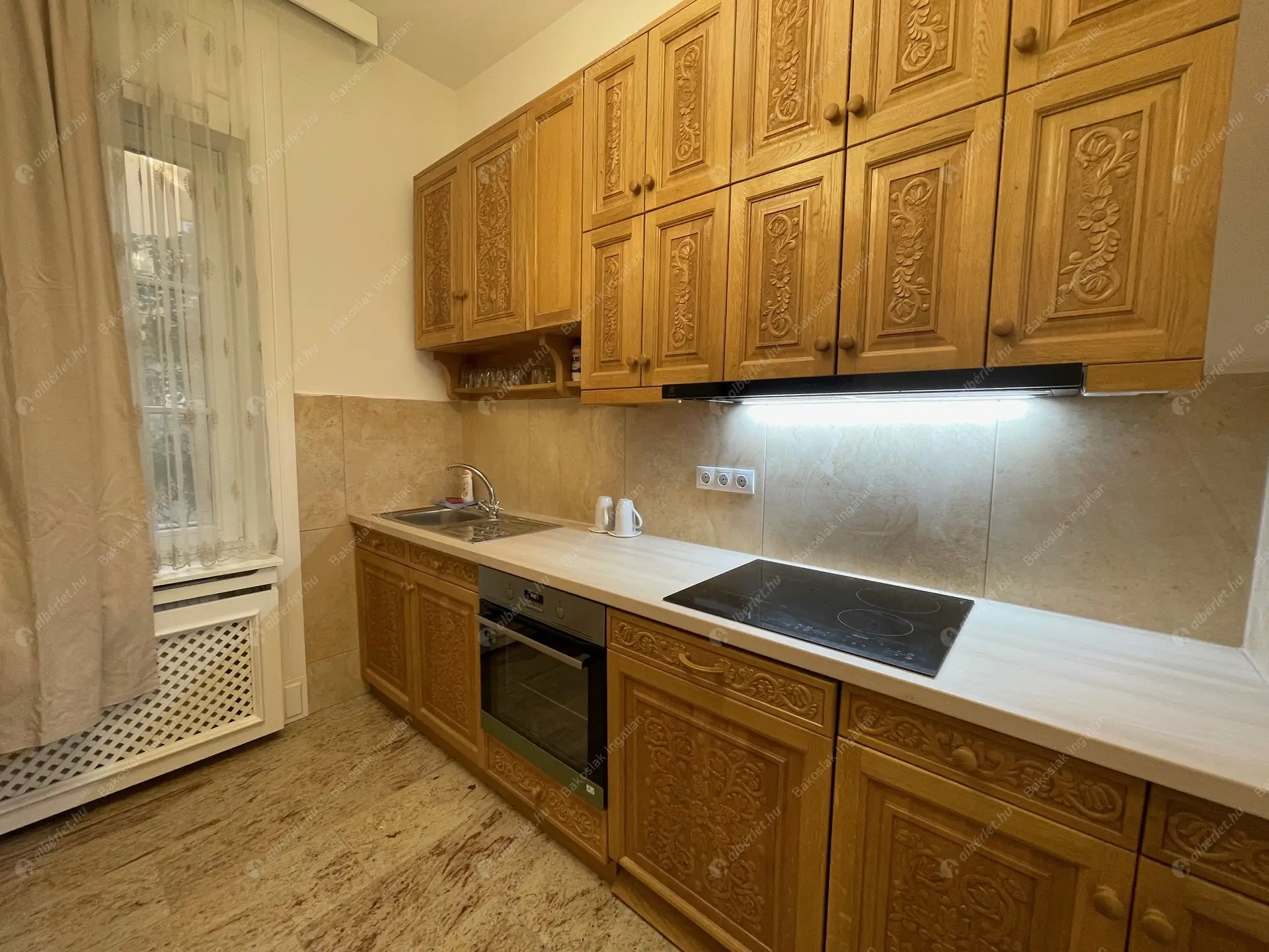 Kiadó albérlet 1446000 Ft/hó áron: Budapest, I. kerület  Tóth Árpád sétány. Mérete: 135 nm, 4 szobás | Alberlet.hu - 6533148