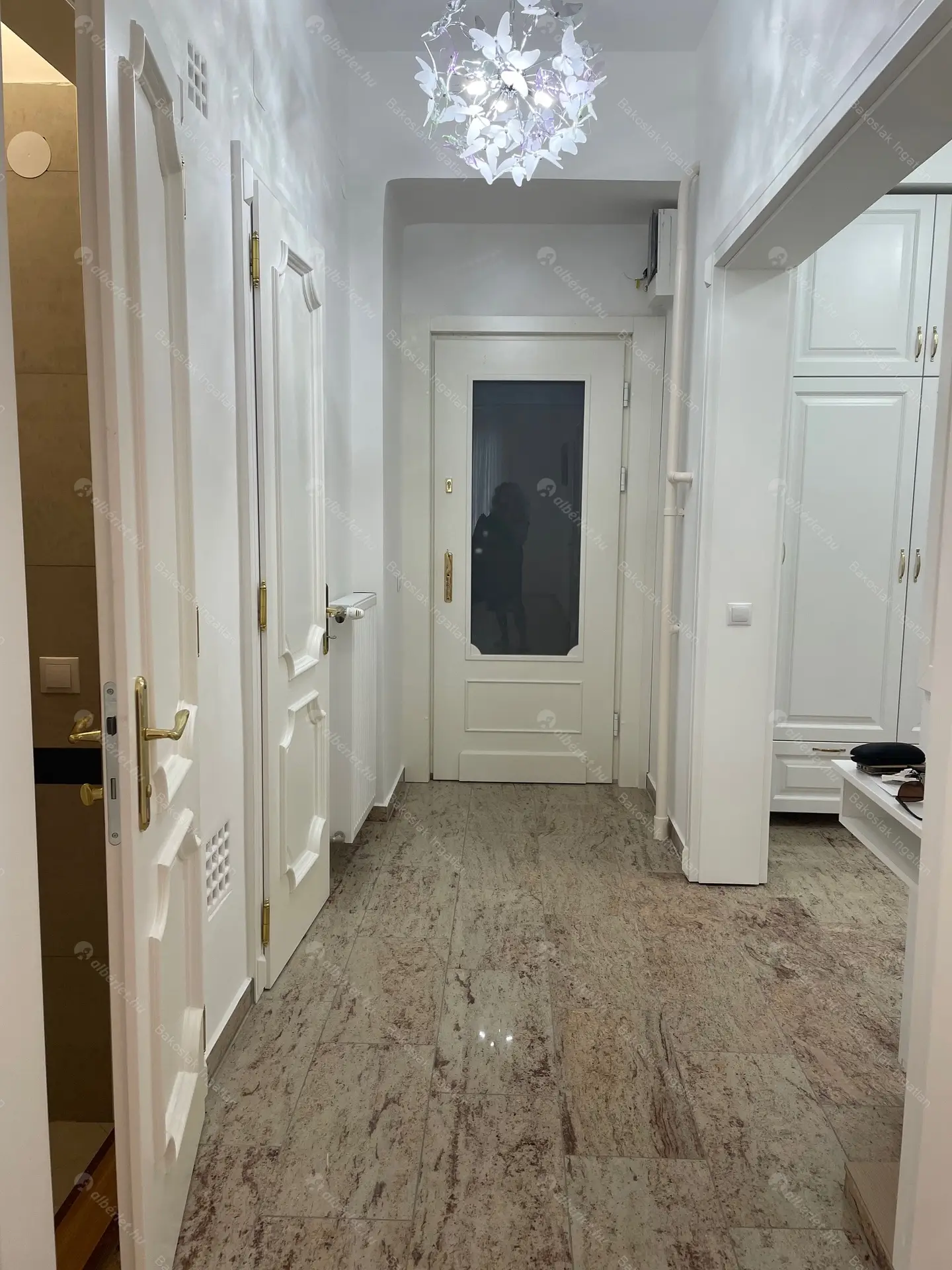 Kiadó albérlet 1446000 Ft/hó áron: Budapest, I. kerület  Tóth Árpád sétány. Mérete: 135 nm, 4 szobás | Alberlet.hu - 6533150