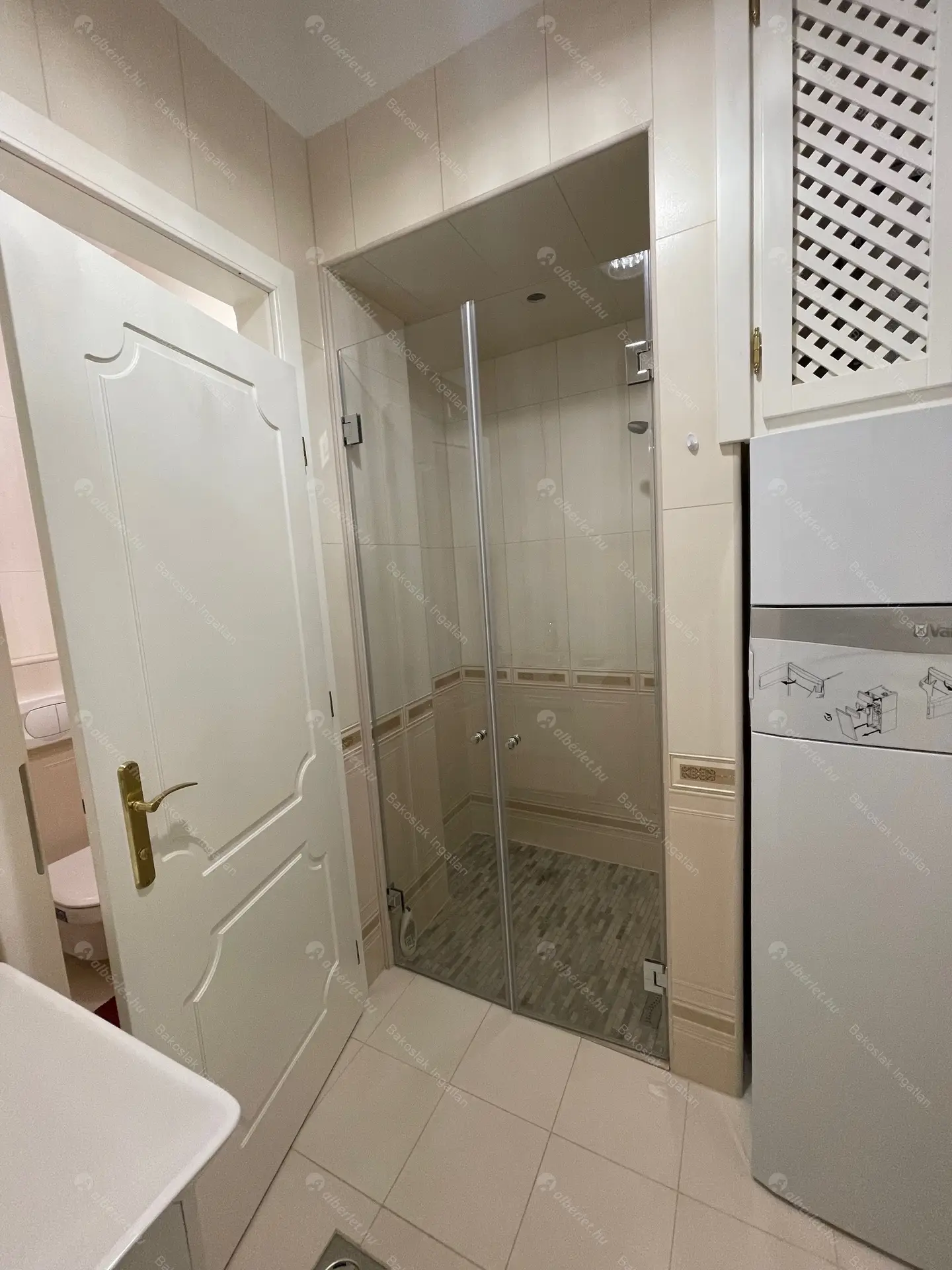 Kiadó albérlet 1446000 Ft/hó áron: Budapest, I. kerület  Tóth Árpád sétány. Mérete: 135 nm, 4 szobás | Alberlet.hu - 6533155