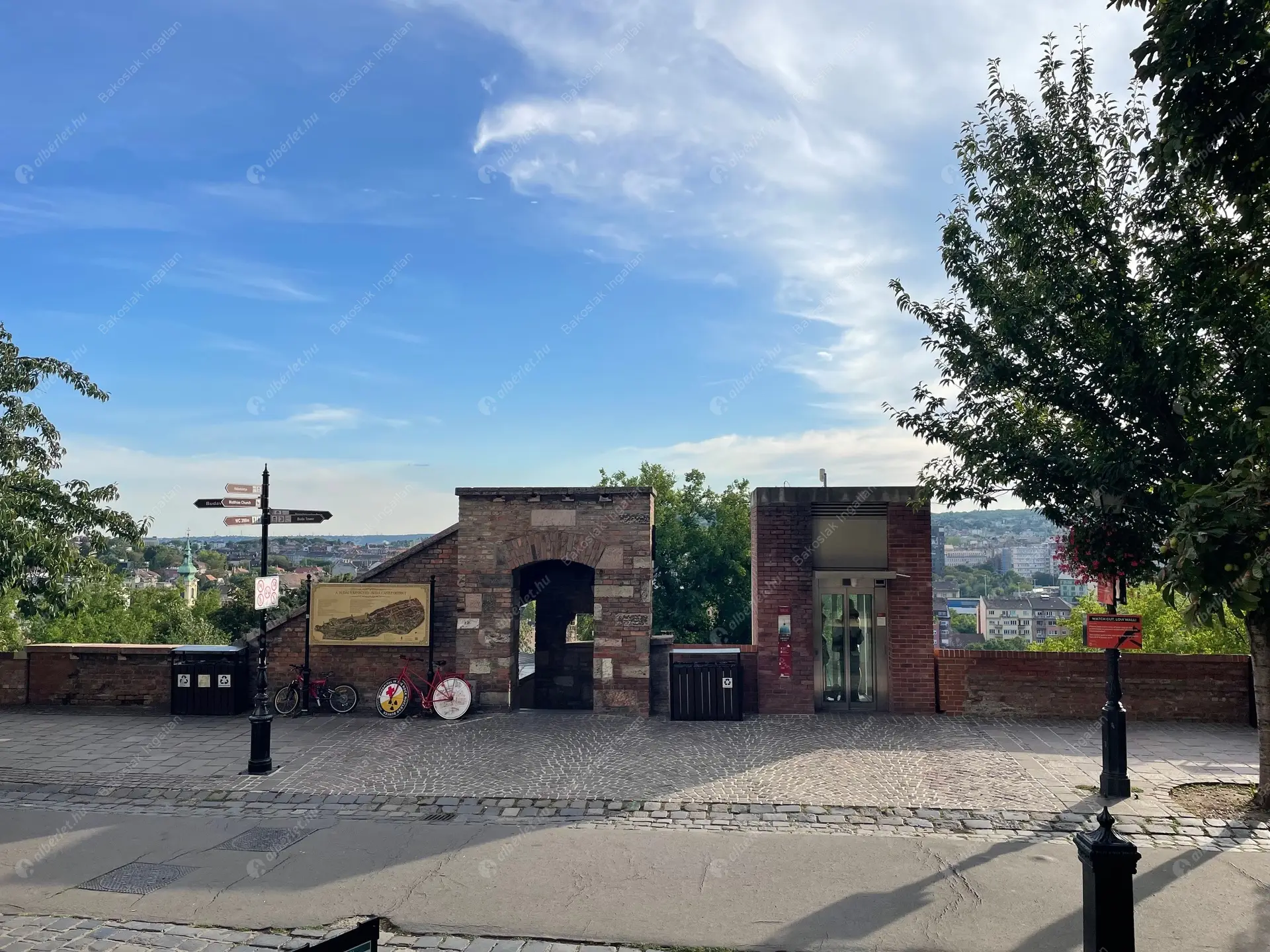 Kiadó albérlet 1446000 Ft/hó áron: Budapest, I. kerület  Tóth Árpád sétány. Mérete: 135 nm, 4 szobás | Alberlet.hu - 6533159