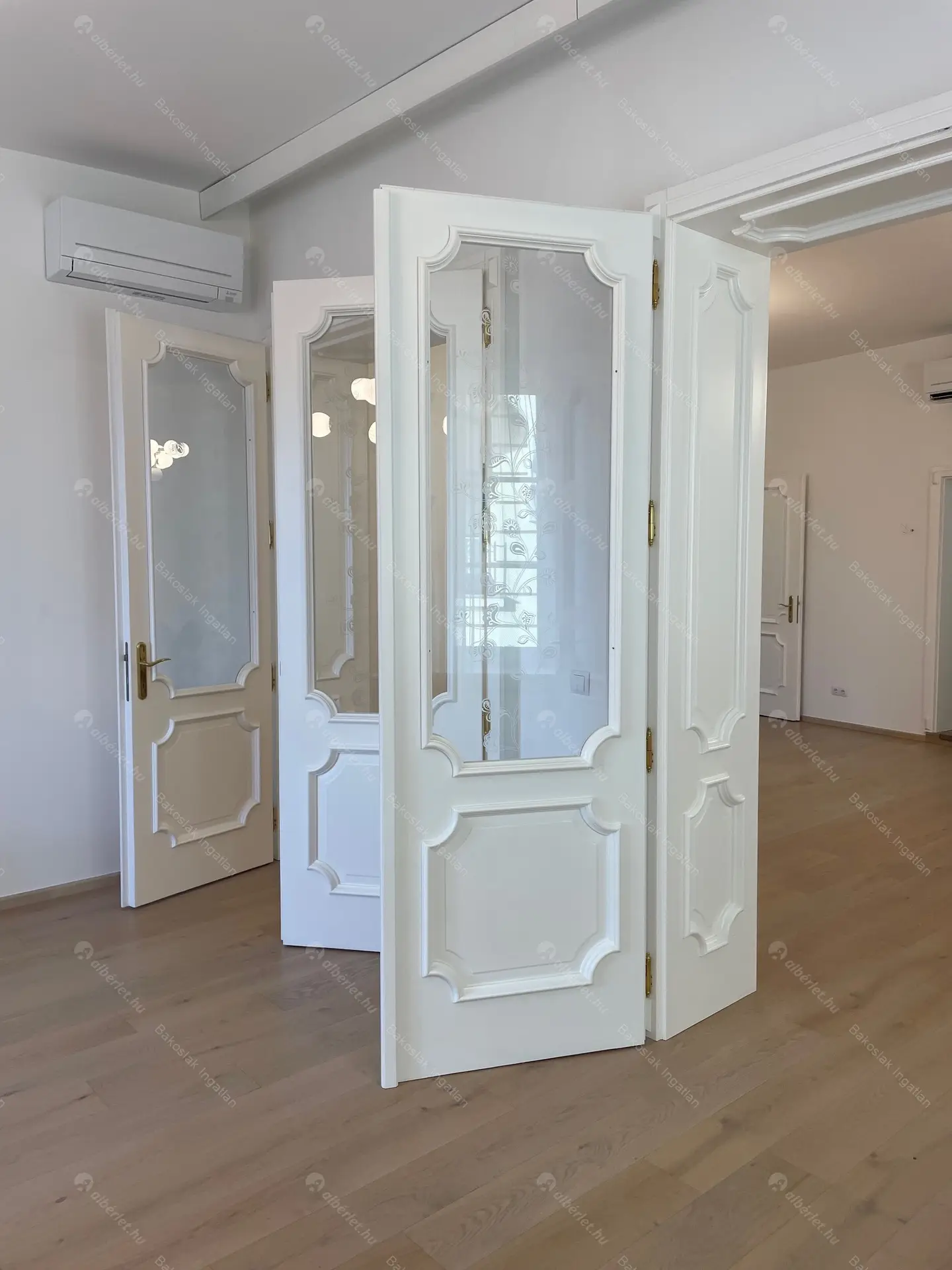 Kiadó albérlet 1446000 Ft/hó áron: Budapest, I. kerület  Tóth Árpád sétány. Mérete: 135 nm, 4 szobás | Alberlet.hu - 6533160