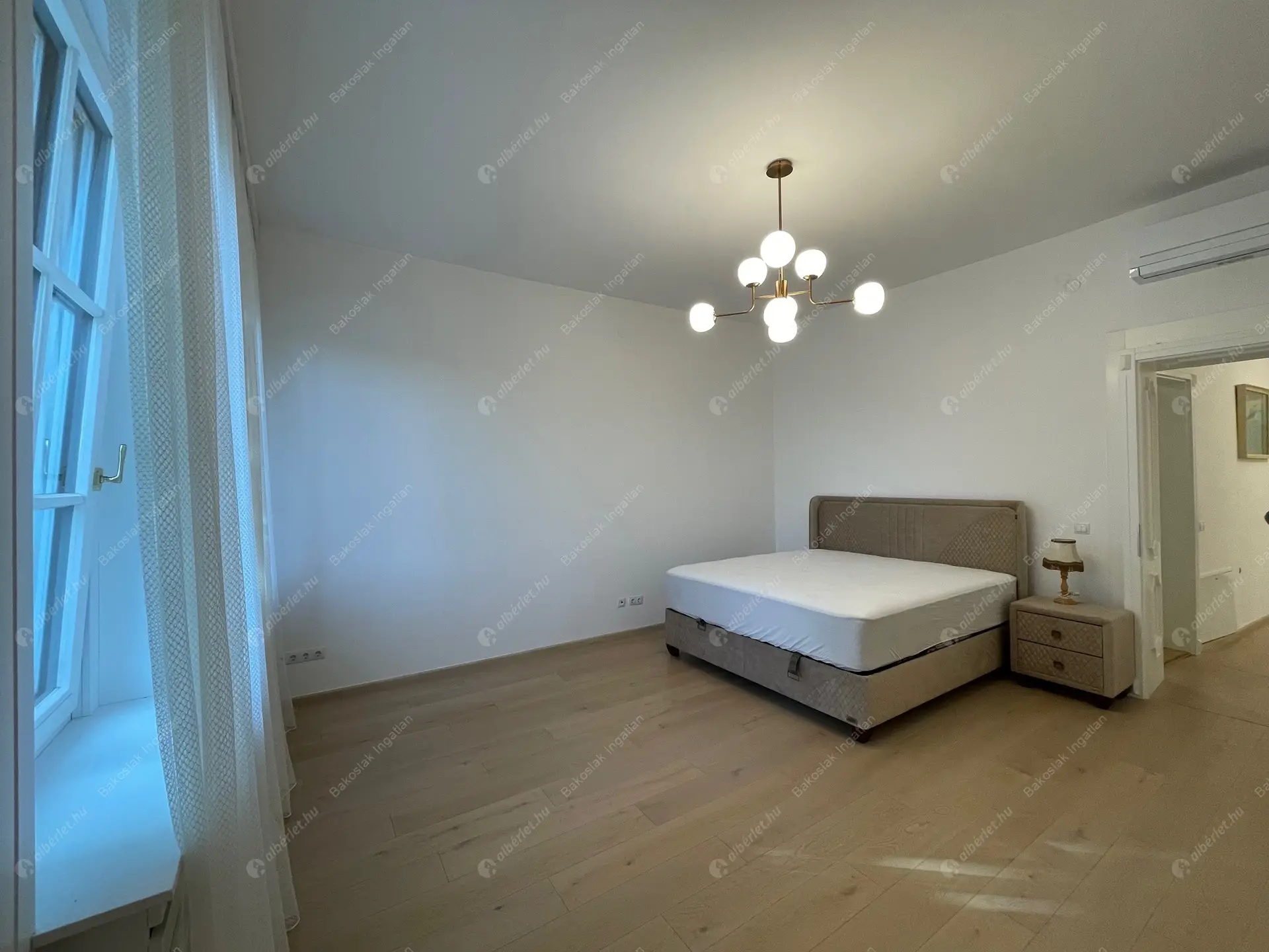 Kiadó albérlet 1446000 Ft/hó áron: Budapest, I. kerület  Tóth Árpád sétány. Mérete: 135 nm, 4 szobás | Alberlet.hu - 6533162