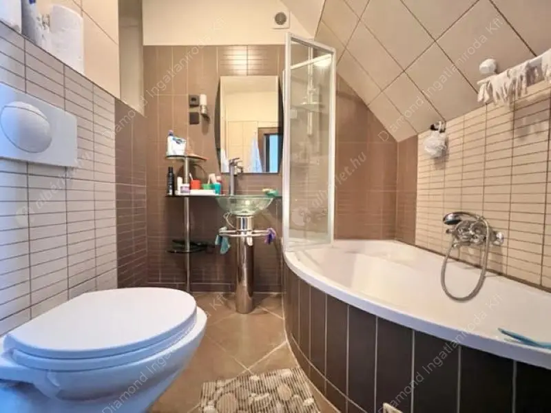 Kiadó albérlet 430000 Ft/hó áron: Budapest, I. kerület  Úri utca. Mérete: 100 nm, 3 szobás | Alberlet.hu - 6607134