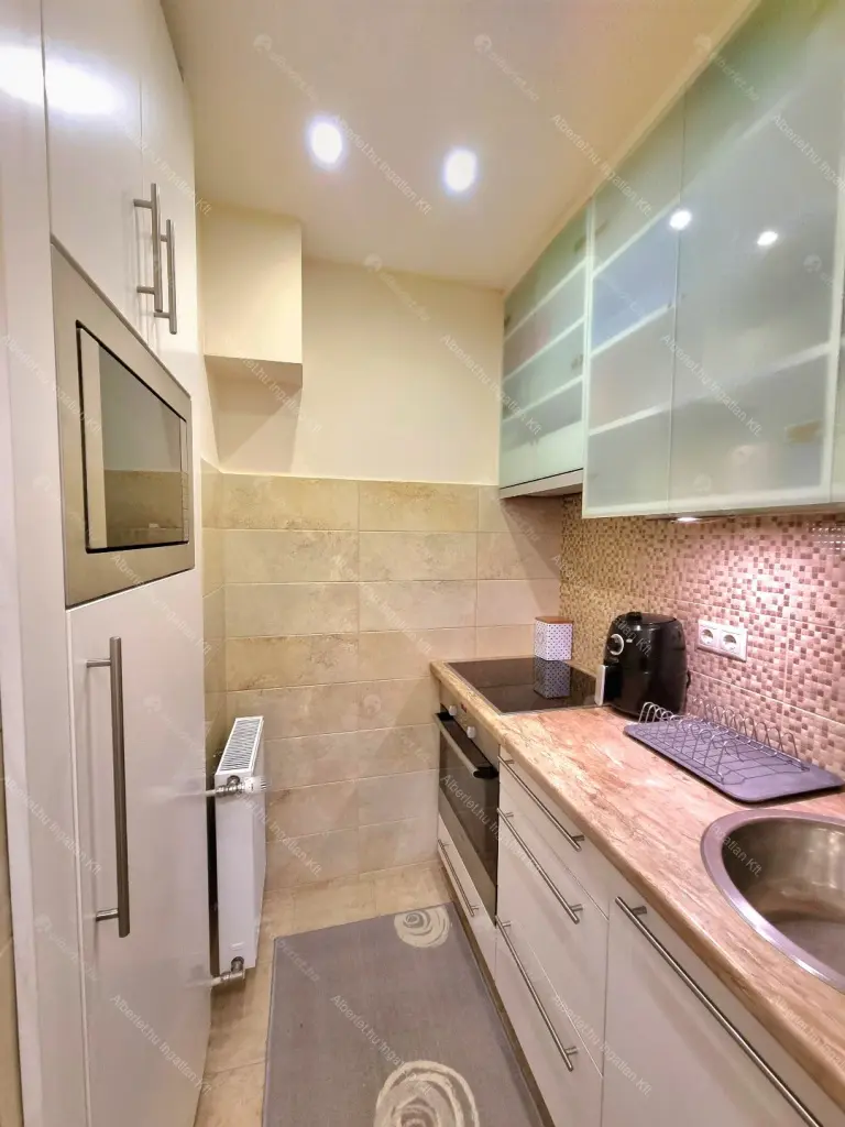 Kiadó albérlet 340000 Ft/hó áron: Budapest, I. kerület  Úri utca. Mérete: 30 nm, 1 szobás | Alberlet.hu - 6641812