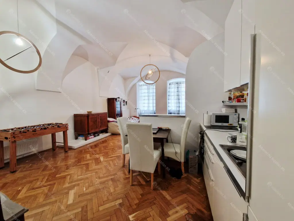 Kiadó albérlet 390000 Ft/hó áron: Budapest, I. kerület  Úri utca. Mérete: 72 nm, 2 szobás | Alberlet.hu - 6705981