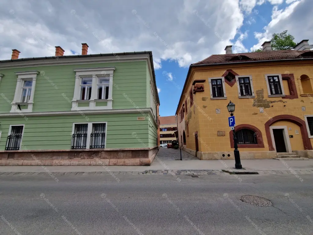 Kiadó albérlet 390000 Ft/hó áron: Budapest, I. kerület  Úri utca. Mérete: 72 nm, 2 szobás | Alberlet.hu - 6706000