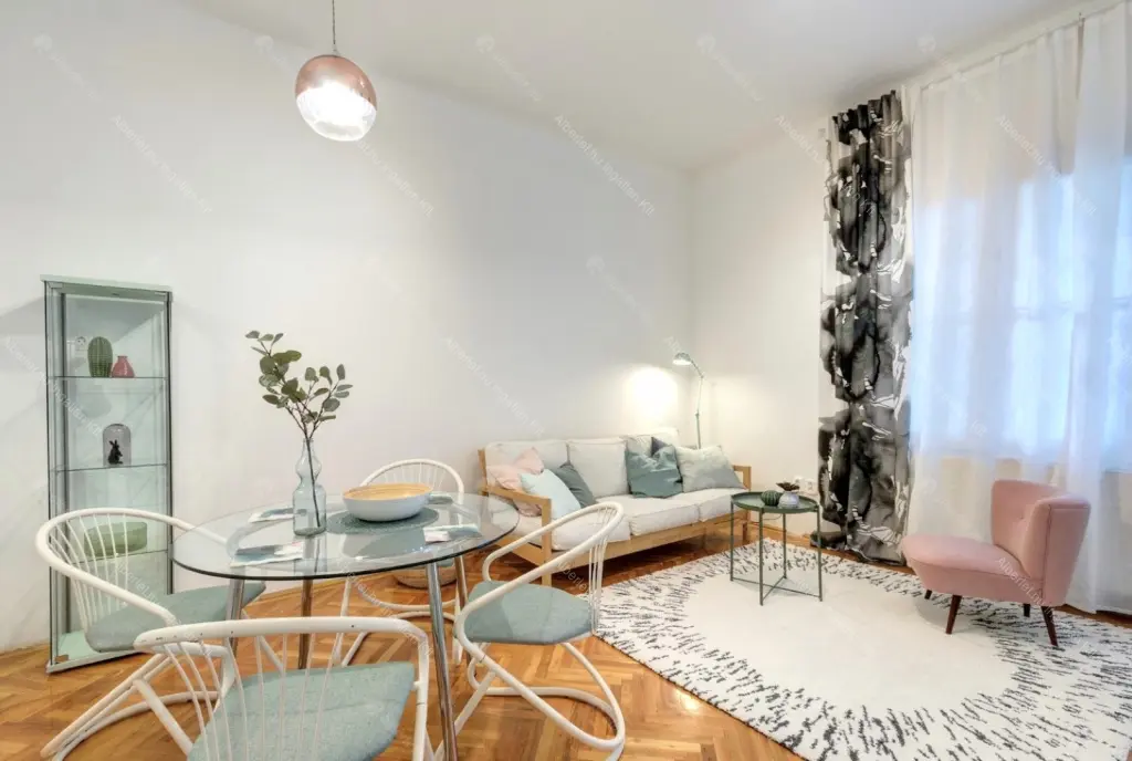 Kiadó albérlet 250000 Ft/hó áron: Budapest, I. kerület  Vám utca. Mérete: 40 nm, 2 szobás | Alberlet.hu - 6643006