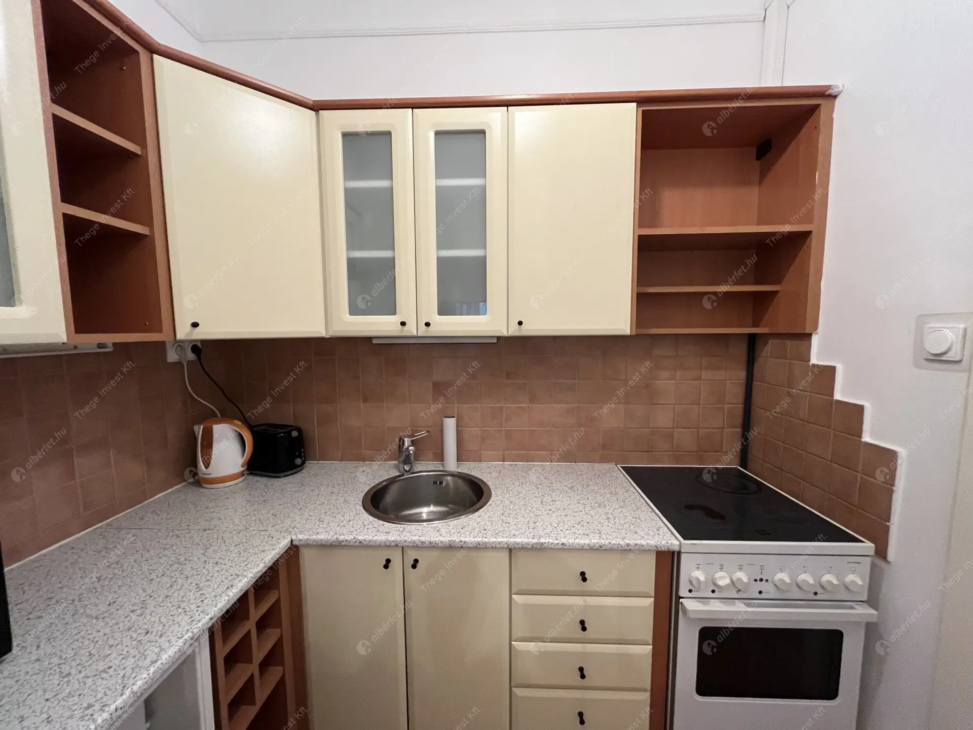 Kiadó albérlet 260000 Ft/hó áron: Budapest, I. kerület  Vám utca. Mérete: 57 nm, 1 szobás | Alberlet.hu - 6619910