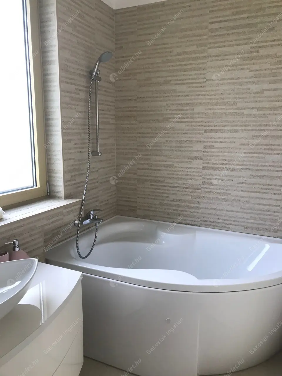 Kiadó albérlet 969000 Ft/hó áron: Budapest, II. kerület  Áfonya utca. Mérete: 110 nm, 4 szobás | Alberlet.hu - 4455256