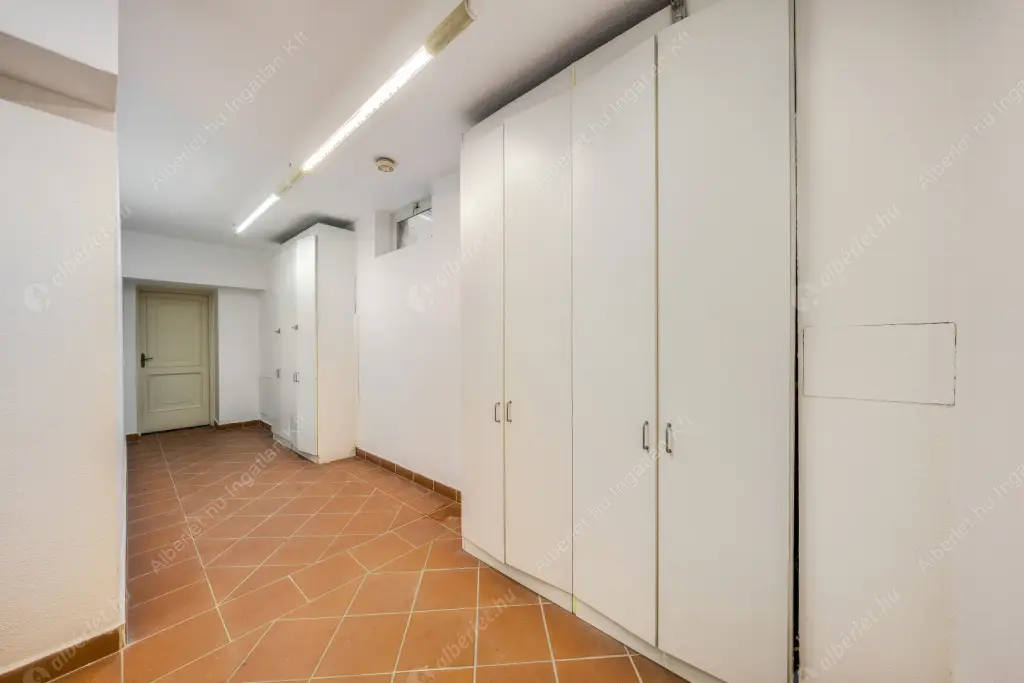 Kiadó albérlet 2900000 Ft/hó áron: Budapest, II. kerület  Áldás utca. Mérete: 638 nm, 20 szobás | Alberlet.hu - 6634133