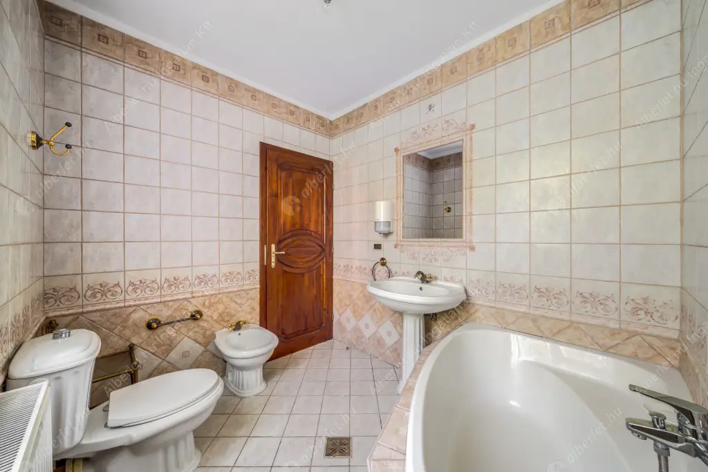 Kiadó albérlet 2900000 Ft/hó áron: Budapest, II. kerület  Áldás utca. Mérete: 638 nm, 20 szobás | Alberlet.hu - 6634135