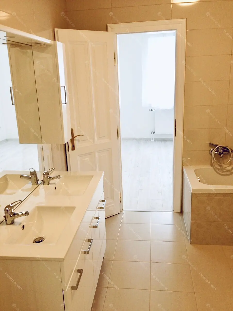 Kiadó albérlet 659000 Ft/hó áron: Budapest, II. kerület  Bécsi út. Mérete: 97 nm, 4 szobás | Alberlet.hu - 6675792