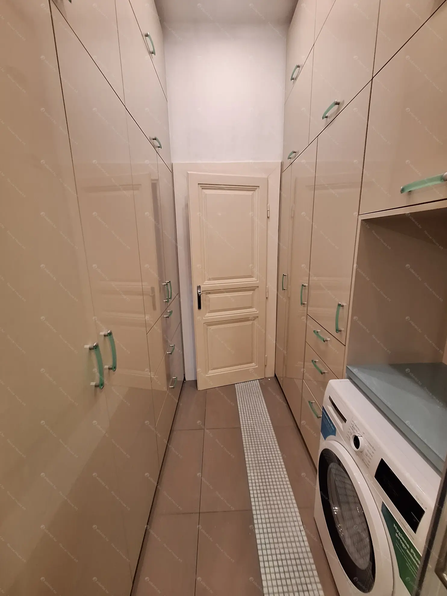 Kiadó albérlet 882000 Ft/hó áron: Budapest, II. kerület  Bimbó út. Mérete: 130 nm, 4 szobás | Alberlet.hu - 6586028