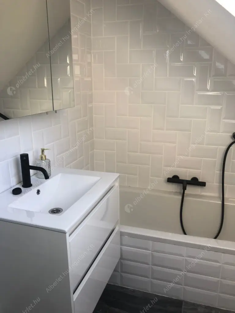 Kiadó albérlet 1296000 Ft/hó áron: Budapest, II. kerület  Bimbó út. Mérete: 200 nm, 3 szobás | Alberlet.hu - 6513609