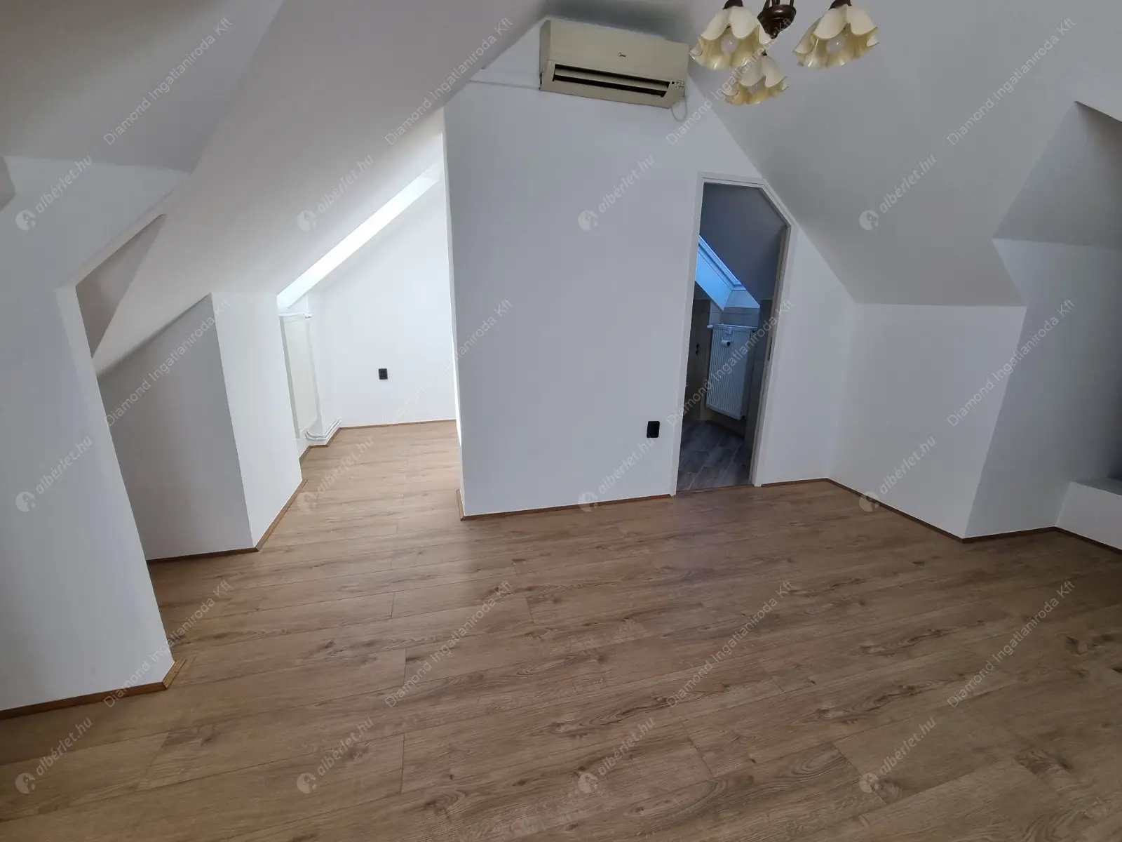 Kiadó albérlet 1242000 Ft/hó áron: Budapest, II. kerület  Csatárka köz. Mérete: 230 nm, 5 szobás | Alberlet.hu - 6443374