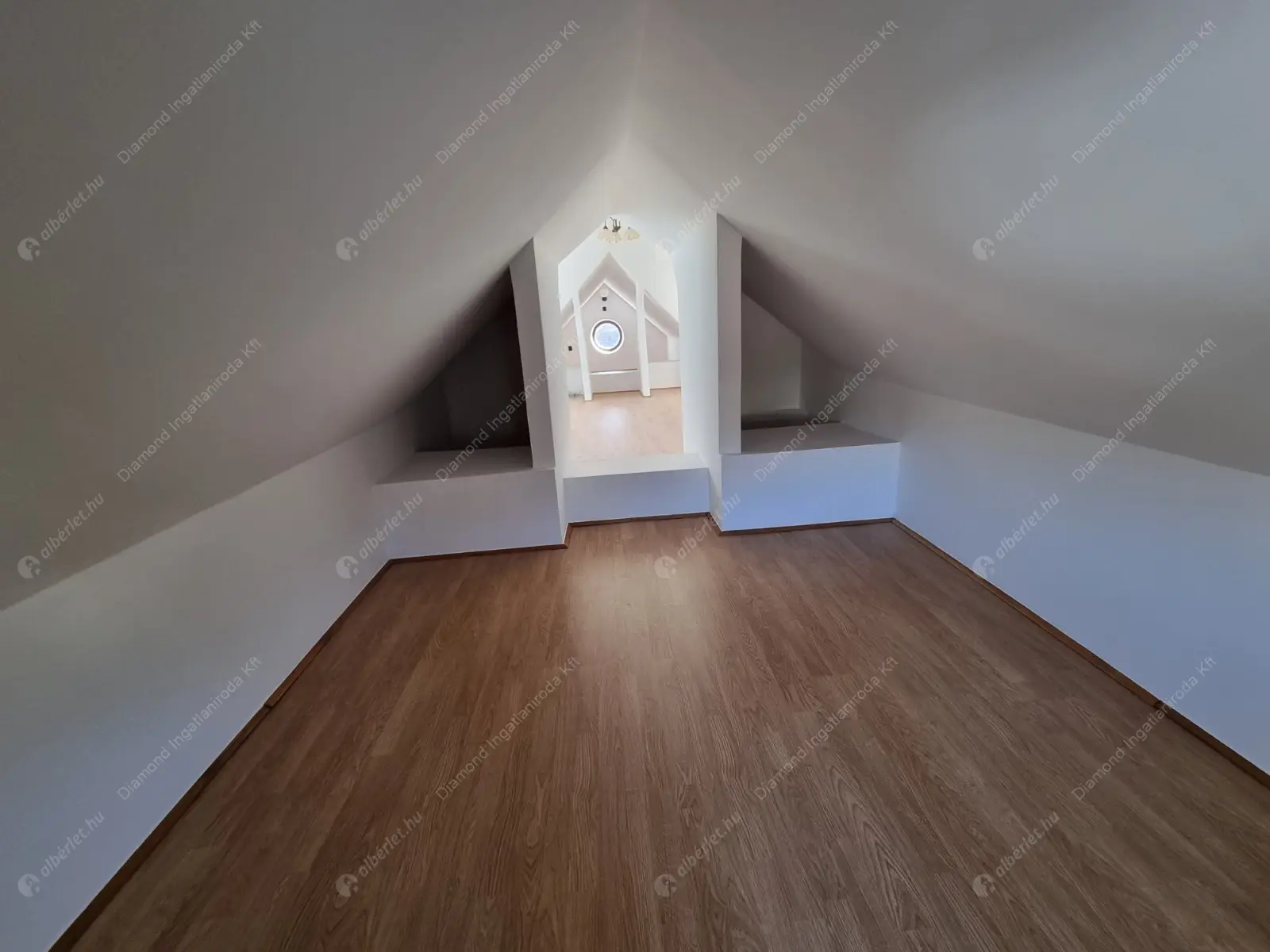 Kiadó albérlet 1242000 Ft/hó áron: Budapest, II. kerület  Csatárka köz. Mérete: 230 nm, 5 szobás | Alberlet.hu - 6443377