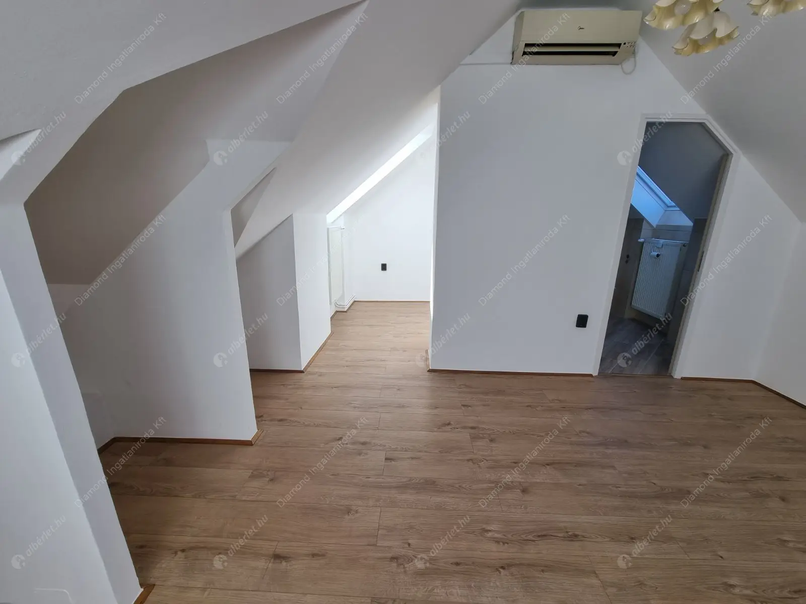 Kiadó albérlet 1242000 Ft/hó áron: Budapest, II. kerület  Csatárka köz. Mérete: 230 nm, 5 szobás | Alberlet.hu - 6443378