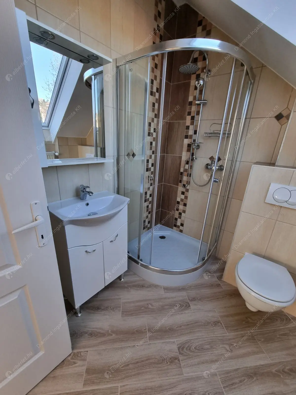 Kiadó albérlet 1242000 Ft/hó áron: Budapest, II. kerület  Csatárka köz. Mérete: 230 nm, 5 szobás | Alberlet.hu - 6443379