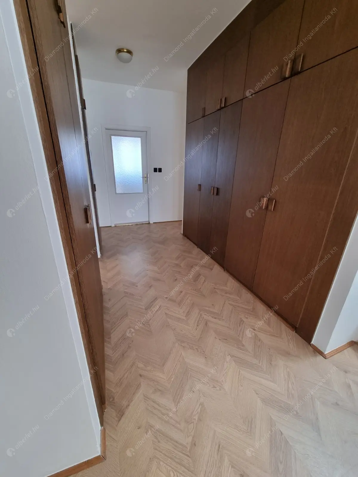 Kiadó albérlet 1242000 Ft/hó áron: Budapest, II. kerület  Csatárka köz. Mérete: 230 nm, 5 szobás | Alberlet.hu - 6443385