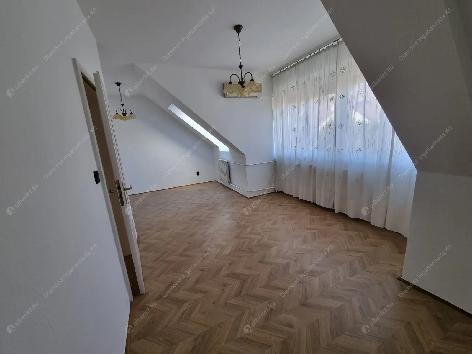 Kiadó albérlet 1242000 Ft/hó áron: Budapest, II. kerület  Csatárka köz. Mérete: 230 nm, 5 szobás | Alberlet.hu - 6443387