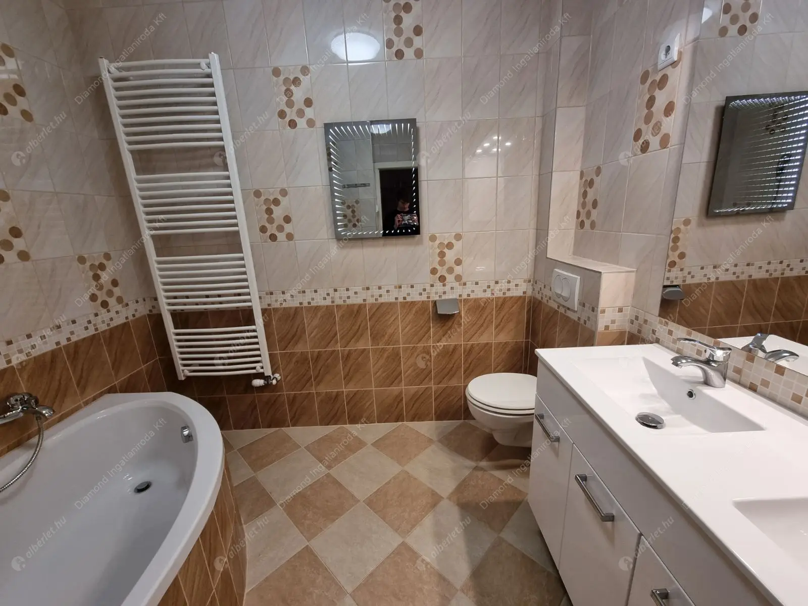 Kiadó albérlet 1242000 Ft/hó áron: Budapest, II. kerület  Csatárka köz. Mérete: 230 nm, 5 szobás | Alberlet.hu - 6443390