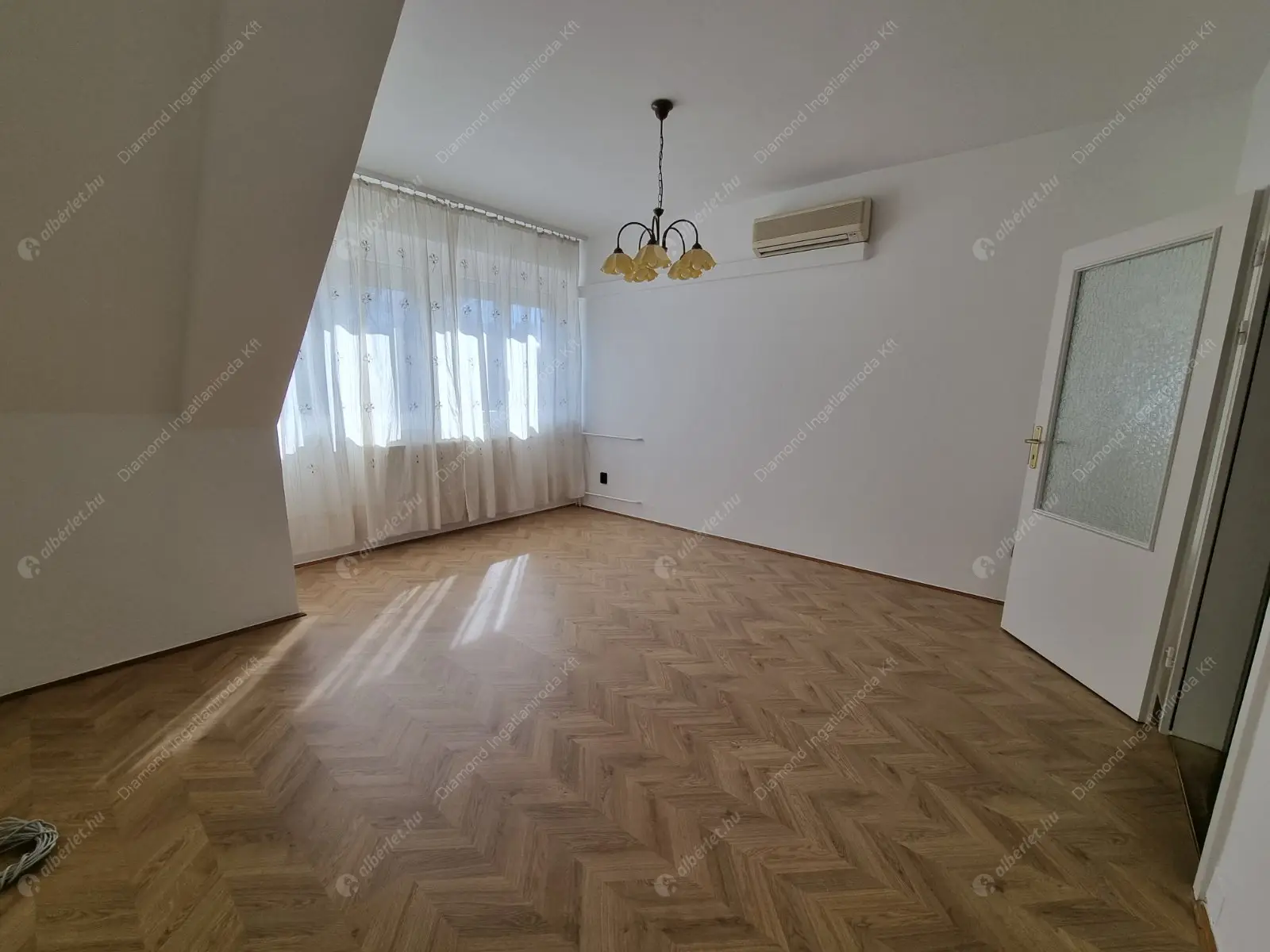 Kiadó albérlet 1242000 Ft/hó áron: Budapest, II. kerület  Csatárka köz. Mérete: 230 nm, 5 szobás | Alberlet.hu - 6443393