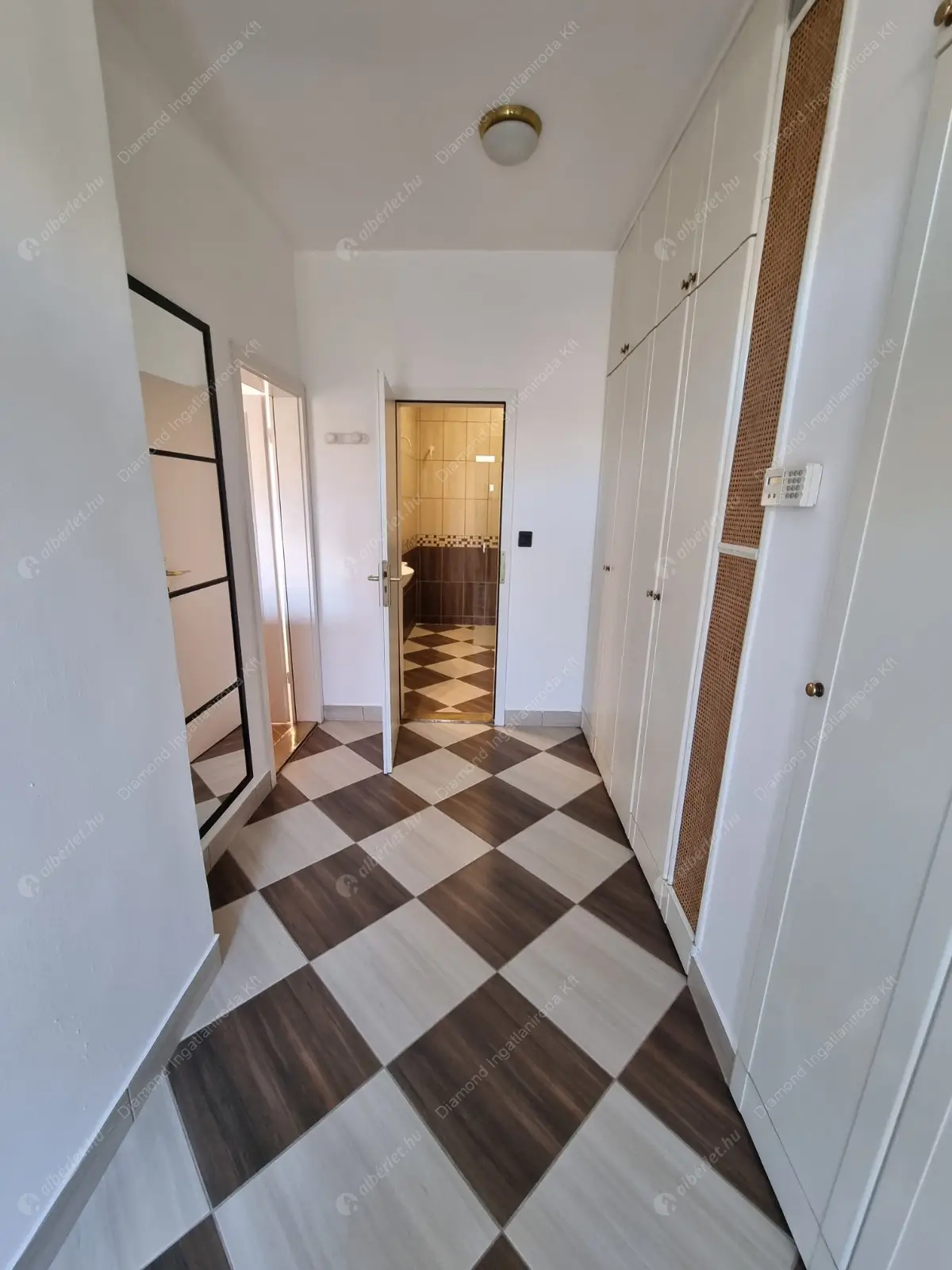 Kiadó albérlet 1242000 Ft/hó áron: Budapest, II. kerület  Csatárka köz. Mérete: 230 nm, 5 szobás | Alberlet.hu - 6443398