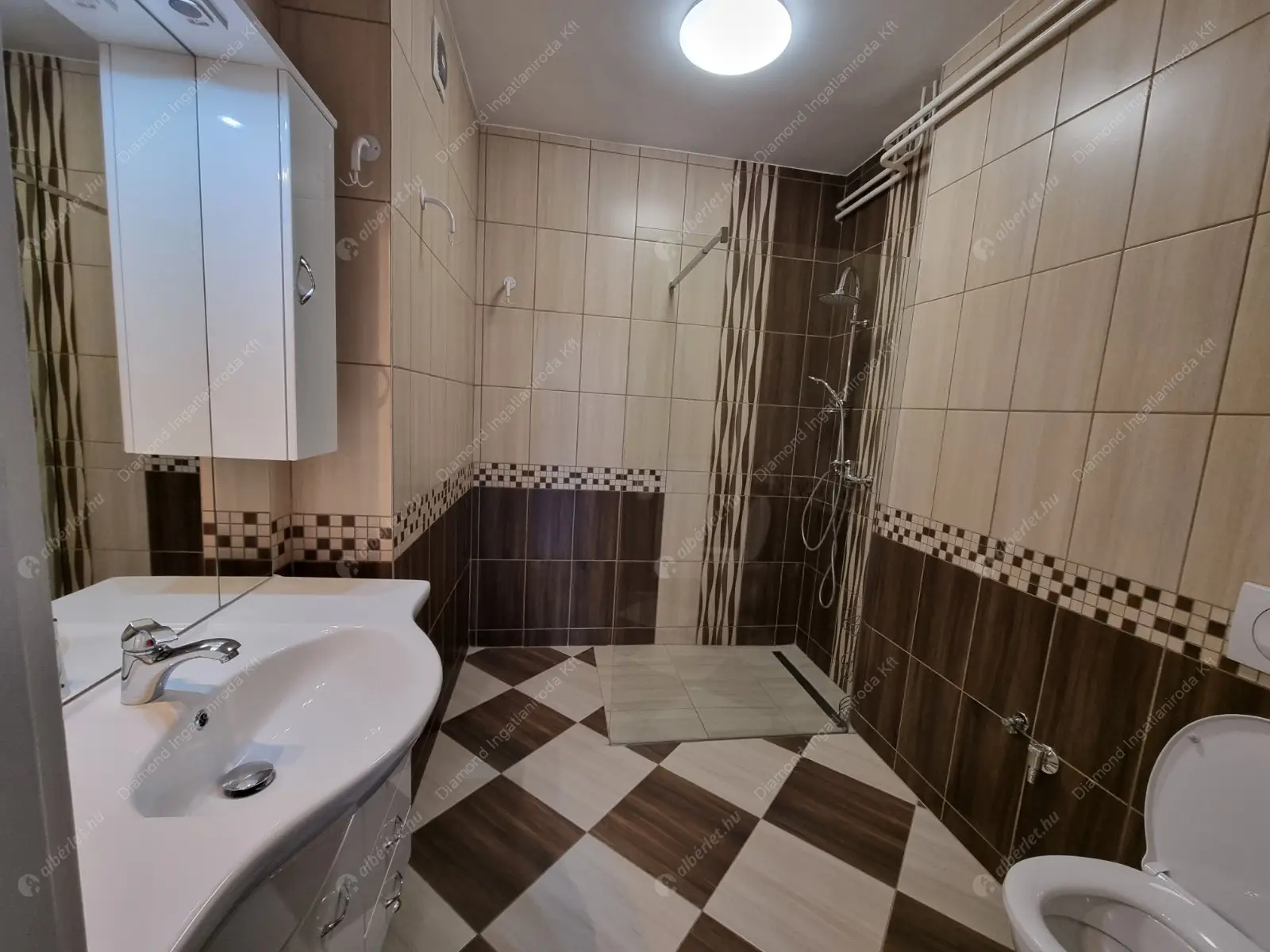 Kiadó albérlet 1242000 Ft/hó áron: Budapest, II. kerület  Csatárka köz. Mérete: 230 nm, 5 szobás | Alberlet.hu - 6443399