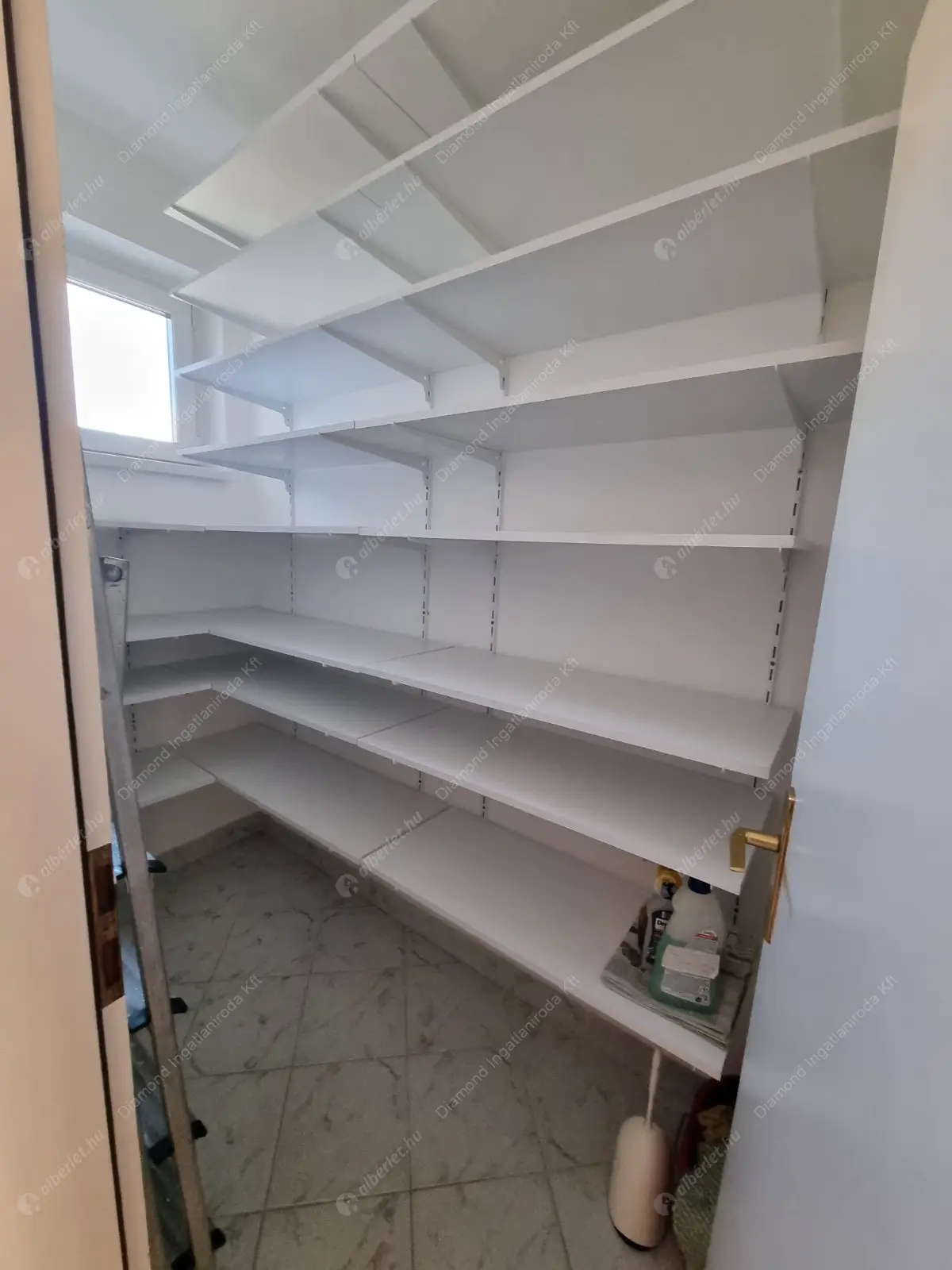 Kiadó albérlet 1242000 Ft/hó áron: Budapest, II. kerület  Csatárka köz. Mérete: 230 nm, 5 szobás | Alberlet.hu - 6443403