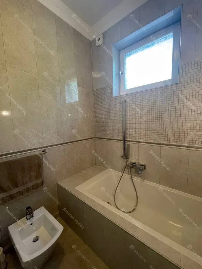 Kiadó albérlet 989000 Ft/hó áron: Budapest, II. kerület  Cserje utca. Mérete: 110 nm, 4 szobás | Alberlet.hu - 5670930