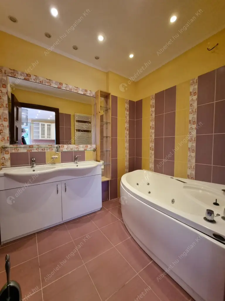 Kiadó albérlet 348000 Ft/hó áron: Budapest, II. kerület  Endrődi Sándor utca. Mérete: 71 nm, 2 szobás | Alberlet.hu - 6565177