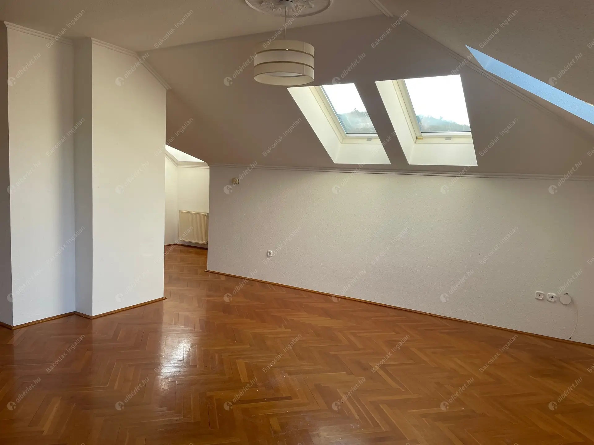 Kiadó albérlet 584000 Ft/hó áron: Budapest, II. kerület  Felső Zöldmáli út. Mérete: 140 nm, 5 szobás | Alberlet.hu - 6368336