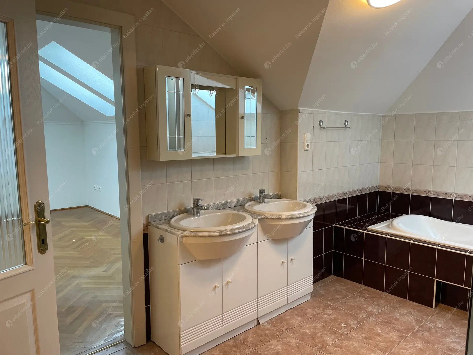 Kiadó albérlet 584000 Ft/hó áron: Budapest, II. kerület  Felső Zöldmáli út. Mérete: 140 nm, 5 szobás | Alberlet.hu - 6368348