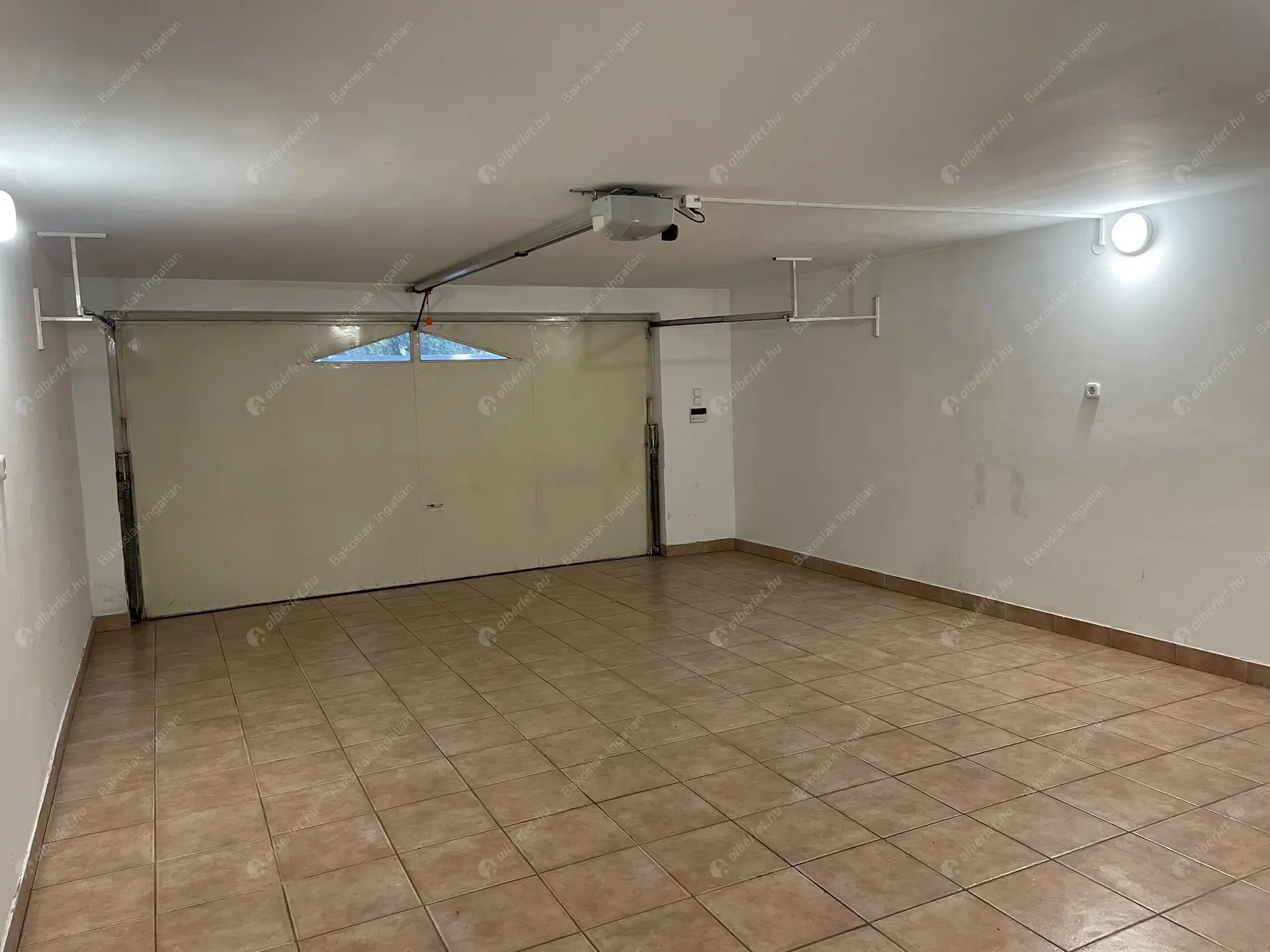 Kiadó albérlet 584000 Ft/hó áron: Budapest, II. kerület  Felső Zöldmáli út. Mérete: 140 nm, 5 szobás | Alberlet.hu - 6368358