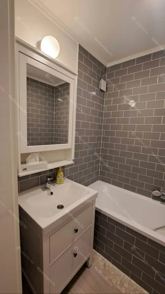 Kiadó albérlet 215000 Ft/hó áron: Budapest, II. kerület  Frankel Leó út. Mérete: 30 nm, 1 szobás | Alberlet.hu - 6830317